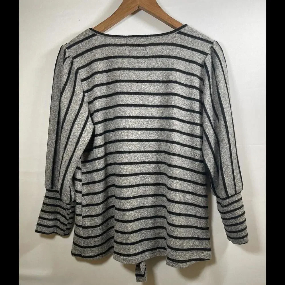 Women’s Adrienne Vittadini V-neck Gray Striped Sweater, Lace Accent, Size Medium - Picture 2 of 5